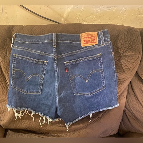 Levi High rise shorts - Picture 2 of 5